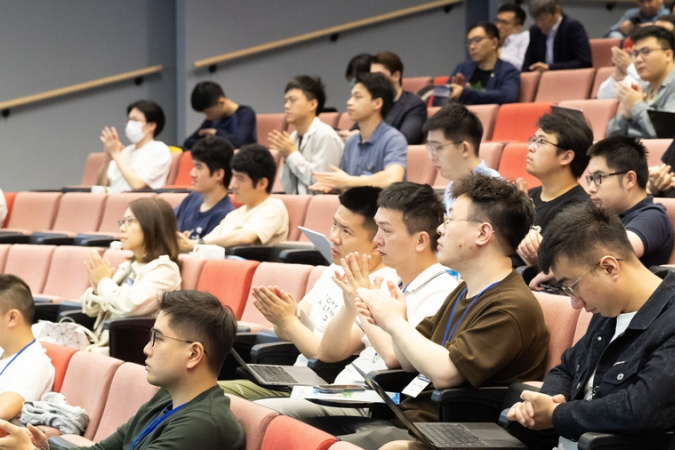 「研究及科技论坛」是计算机科学及工程学系的年度活动，本年吸引了120多人参与，互相交流研究经验。