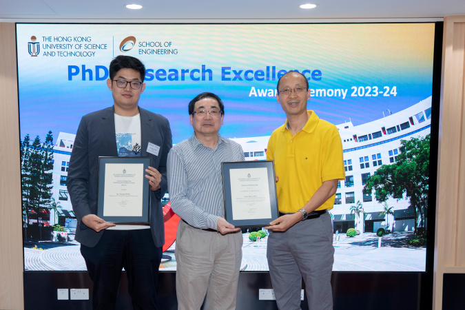 (From left) Finalist Dr. Feng Siyuan, a 2023 PhD graduate from the Department of Civil and Environmental Engineering (CIVL), and his PhD advisor Prof. Yang Hai, Chair Professor of CIVL, were presented with a certificate by Prof. Li Zhigang, Chair of the Engineering Research Committee.
