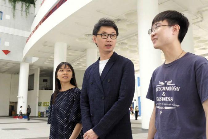 As a firm believer in engaging and motivating education, Prof. Leung adopts innovative ways to make the acquisition of knowledge fun. He is also committed to developing a positive teacher-student relationship with his students.