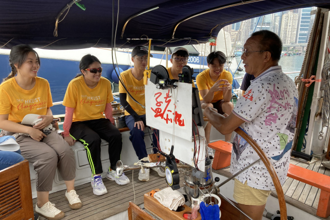 The skipper of Manggongzhu Andy (right) has been involved in sailing for over 40 years. He hopes to share his experience with young people and broaden their horizons.