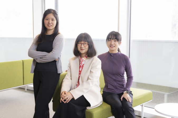 Prof. Jian Sisi is delighted to see many female students reaching out to inquire about her research team. Among the female members of her team are postdoc and former PhD student Dr. Ding Xiaoshu (left) and PhD student Yu Lin (right).