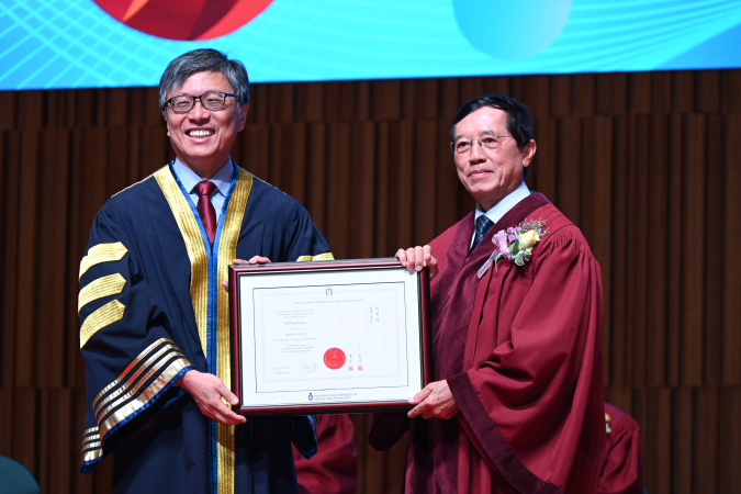 HKUST Council Chairman Prof. Harry Shum (left) and Honorary Fellow Prof. Ko Ping-Keung (right)