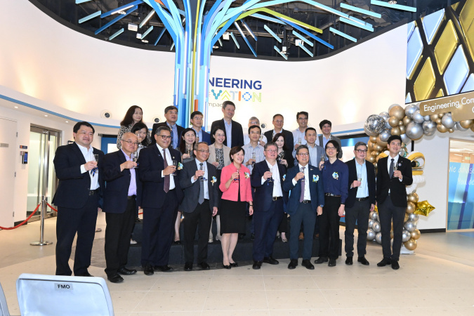 Officiating guests and other members of the University’s senior management in front of the Innovation Tree at the foyer