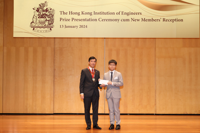 Law Cheuk-Him (right) received a scholarship renewal letter from Ir Dr. Barry Lee, HKIE President for Session 2023/24.