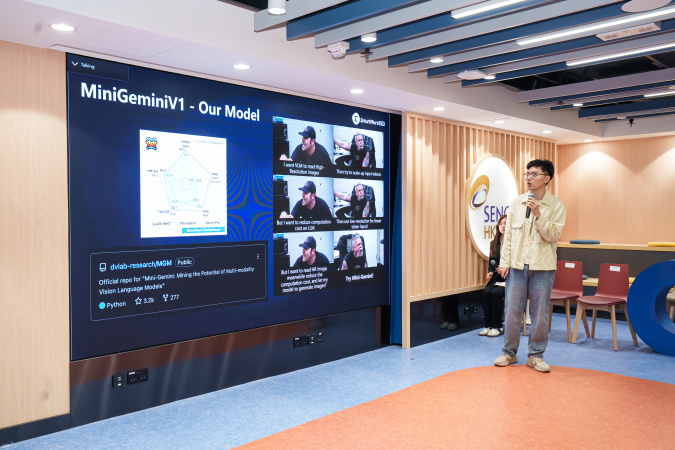 SmartMore’s computer vision developer Zhang Yuechen introduced SmartMore’s new large multi-modal model “Mini-Gemini”.