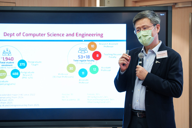 Prof. Zhou Xiaofang, Head of the CSE Department and Director of the JC STEM Lab of Data Science Foundations, introduced the Department and the Lab, highlighting their research areas, industry linkages, strong faculty team and outstanding alumni.