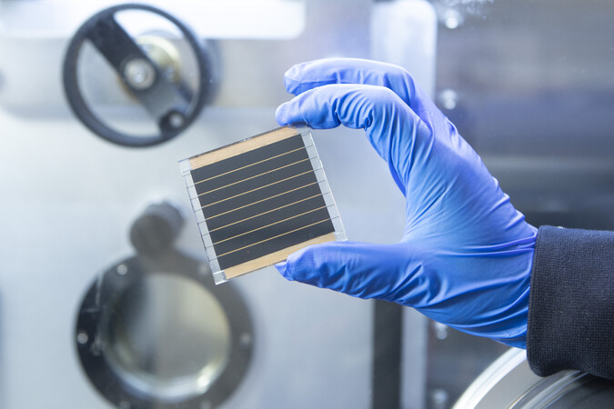 The perovskite solar cell is a solution-processed, thin-film photovoltaic technology, capable of being made highly lightweight.