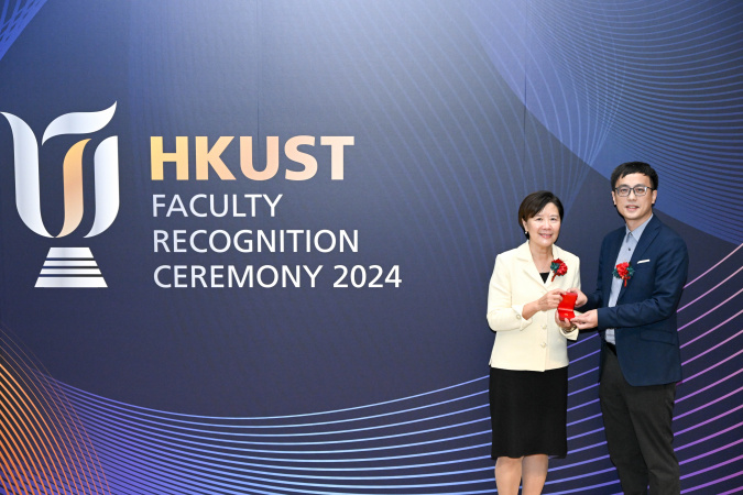 Prof. Yang Jiachuan (right) and Prof. Nancy Ip