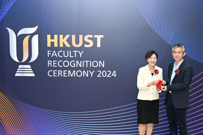 Prof. Zhao Jidong (right) and Prof. Nancy Ip