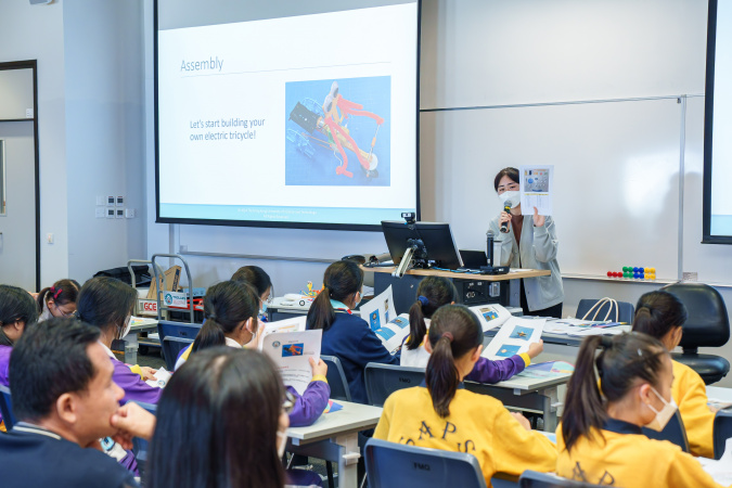 Participants learned about electric bicycles and its theory.