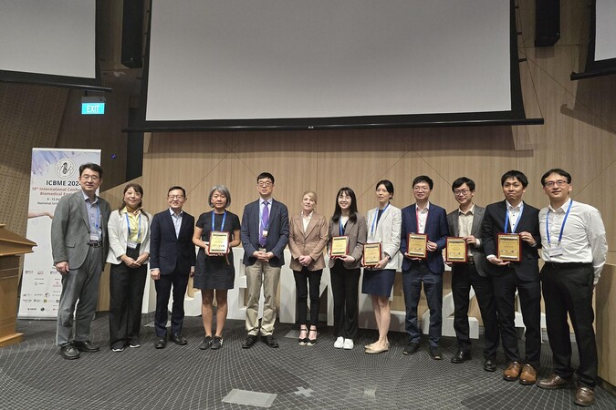 The group photo featured Prof. Shana Kelley, President of the Chan Zuckerberg Biohub Chicago and Neena B. Schwartz Professor of Chemistry and Biomedical Engineering at Northwestern University (sixth left), along with the six APBEC Young Scholars and members of the APBEC committee.