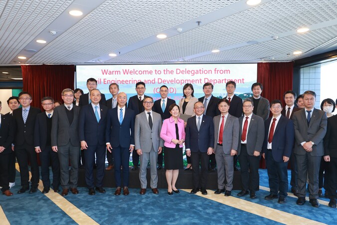 Group photo of the delegations from DEVB, CEDD, and HKUST. 