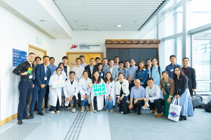A tour of the Food Technology Lab was arranged before the forum for Industry Engagement Committee members, industry guests and alumni.
