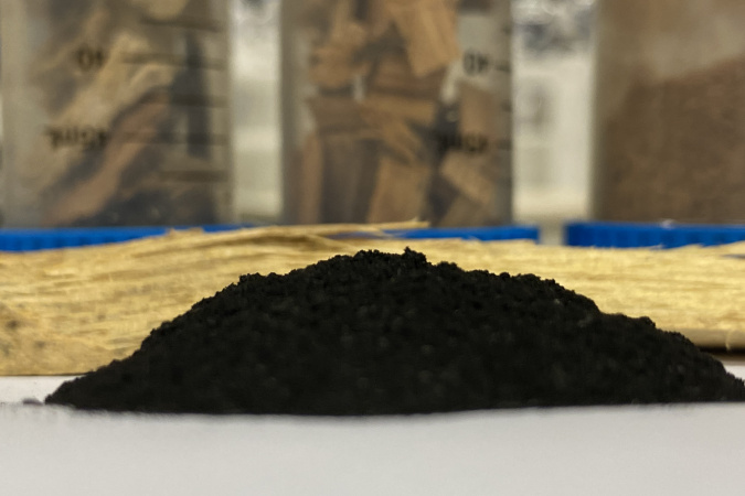 Engineered biochar produced from waste biomass: Tailored for high-performance applications, this engineered biochar, developed by Prof. Tsang’s team, features hierarchical porosity and customized surface functionality for emerging uses in environmental applications and low-carbon construction. The innovation supports scalable circular economy solutions aligned with sustainable development goals. In recognition of his frontier research on green technologies, Prof. Tsang has recently received an Outstanding S