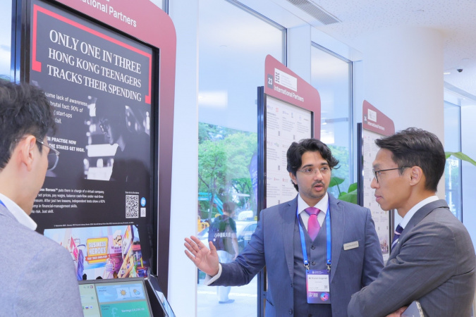 HKUST alumnus Mr. Kunal Oogorah (second right) returns from the Middle East to join the Unicorn Day’s inaugural “International Pavilion” session, showcasing its computer game that teaches youngsters how to start a business. The project earned him a spot in the Microsoft for Startups founders' Hub. 