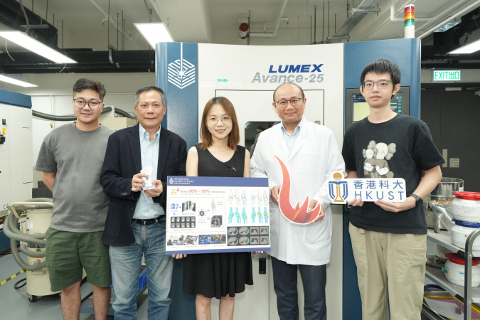 A group photo of Prof. Li Xiaomeng (center), Mr. Edmond Yau (second left), Dr. Tse Lung-Fung (second right), and two core members of the HKUST research team, Mr. Guo Jiarong (first left) and Dr. Lin Yiqun (first right), PhD student and PhD holder respectively from the Department of Electronic and Computer Engineering before the bone and metal implant printing machine.