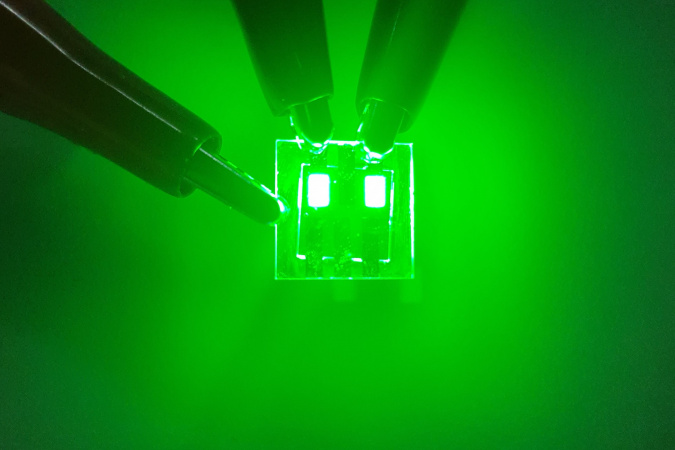 The team has developed remarkably efficient and bright green-emitting QRLED. It shines three times brighter than older QRLEDs, achieving record peak luminance levels.