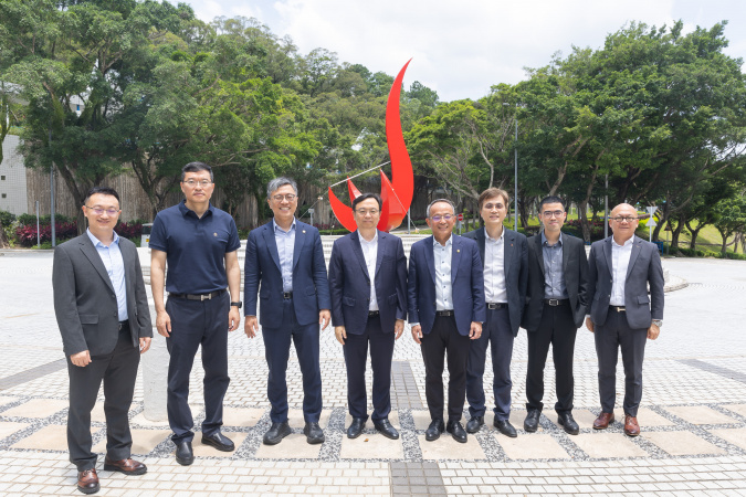 A group photo of BYD Group Chairman and President Mr. Wang Chuanfu (fourth left), HKUST Council Chairman Prof. Harry Shum (third left), Vice President of BYD Mr. Luo Zhongliang (second left) , HKUST Vice-President for Research & Development Prof. Tim Cheng (fourth right), HKUST Von Neumann Institute Associate Director Prof. Tan Ping (third right), and other guests from BYD and HKUST.