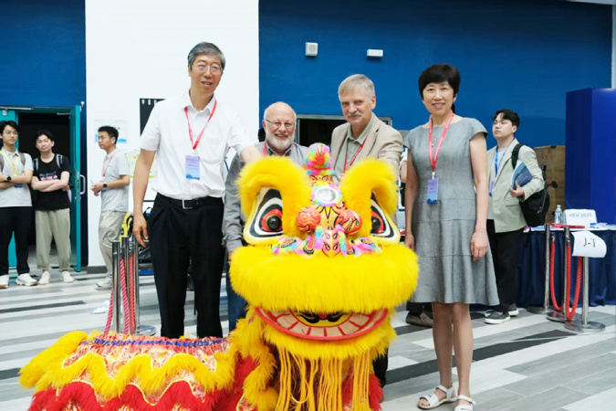 To showcase Hong Kong’s traditional culture, attendees were warmly greeted by a lion dance show. Joining in this picture were plenary speakers Prof. Daniel INMAN (second left) of University of Michigan, Prof. LENG Jinsong (first left) of Harbin Institute of Technology, Prof. Jean ZU (first right) of Stevens Institute of Technology, and Keynote Speaker Prof. Grzegorz LITAK (second right) of Lublin University of Technology.