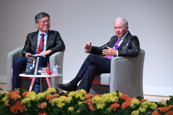 Prof. Harry Shum (left) chairs an enlightening fireside chat session with Mr. Stephen A. Schwarzman (right).
