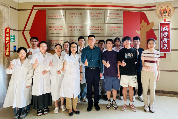 A group photo of Prof. Chen Hao (front row, fourth right), Prof. Liang Li (front row, fourth left) and the members from both research teams.