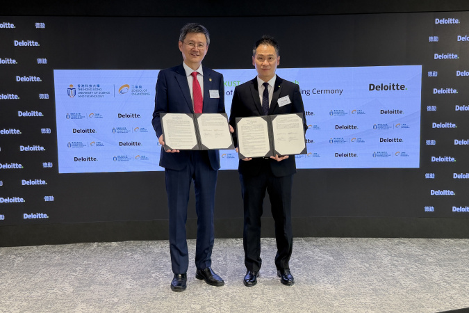 Prof. Zhou Xiaofang (left) and Allen Wong (right) signed the Memorandum of Understanding.