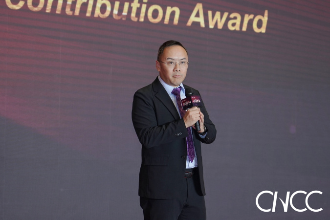 Prof. Xie Yuan spoke at the China Computer Federation’s award presentation ceremony.