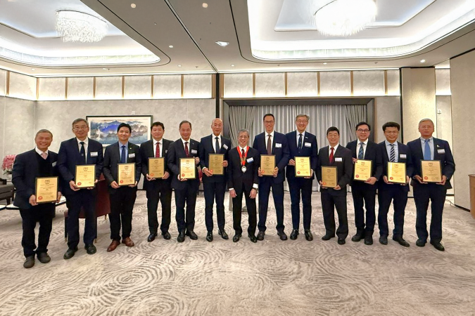 Prof. Fan Zhiyong (third left) and Prof. Zhang Limin (fourth right) are among the 12 new HKAE Fellows in 2025.