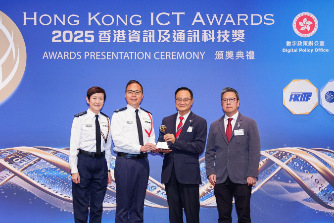 The Kwun Tong Smart Traffic Management System won the Bronze Award (Smart Transport) in the smart mobility category.