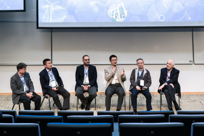 Panel discussion held on December 28, 2025. From left to right: Prof. Sun Shigang (Member of CAS, Xiamen University), Prof. Cui Yi (Member of NAS, Stanford University), Prof. Vijay K. Ramani (Senior Vice Provost, University of Washington in St. Louis), Prof. Shao Minhua (HKUST), Prof. Tian Zhongqun (Member of CAS, Xiamen University), Prof. Alexei Kornyshev (Chair of Chemical Physics, Imperial College London).