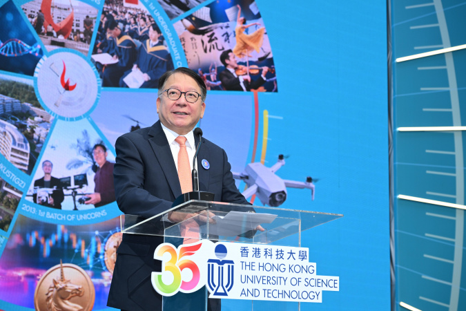 The Chief Secretary for Administration of the HKSAR Government Mr. Chan Kwok-Ki delivers a keynote speech at the HKUST 35th anniversary launch ceremony, commending HKUST’s profound impact on Hong Kong’s development.