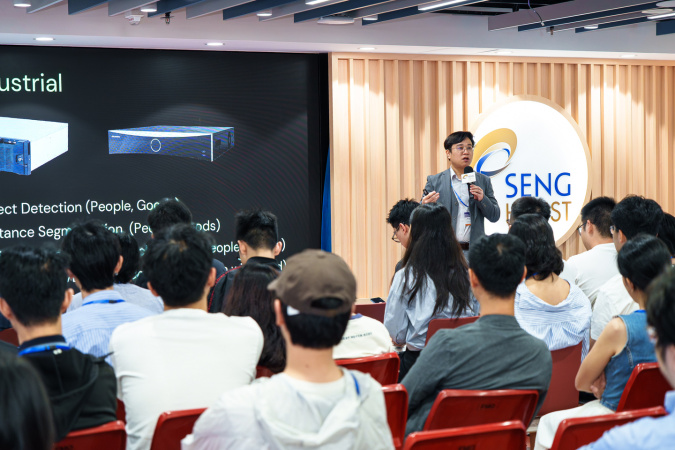 Mr. Samson Li, Director of CarryAI Company Limited and alumnus of the BEng in Computer Engineering program