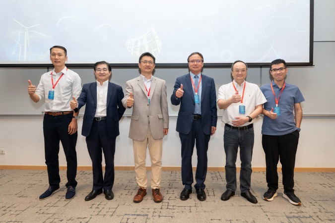 Officiating guests, including Prof. Shao Minhua, Founding Member and Honorary Secretary of YASHK (third left); Mr. Du Heting, Executive General Manager of the Beijing-Hong Kong Exchange of Personnel Center (third right); and Prof. Zhuang Lin, Deputy Director of the Chinese Society of Electrochemistry (second right); inaugurated the event. 