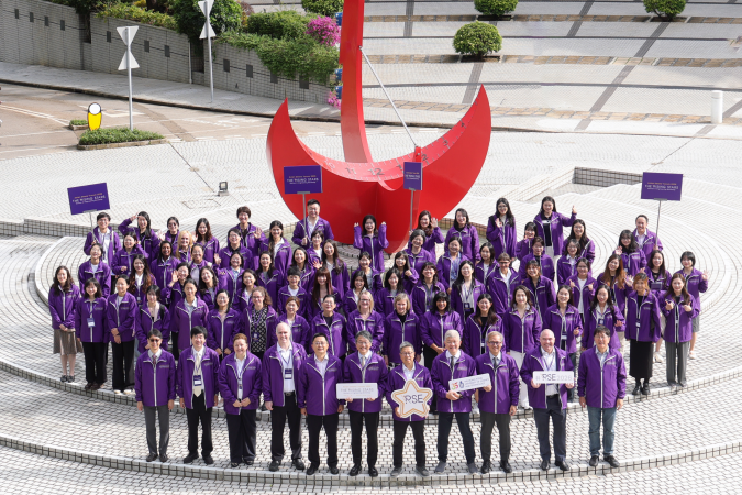 Engineering deans and engineering professors of the organizing universities and workshop participants at HKUST’s sundial.