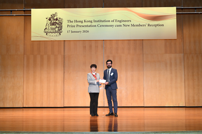 Shahman Ali (right) received a scholarship renewal letter from Ir Alice Chow, HKIE President for Session 2025/26.