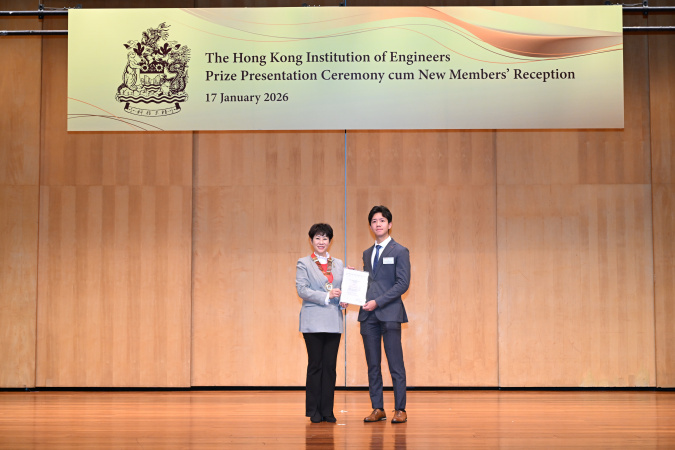 Freeman Tse Sze-Bok (right) was presented the scholarship by Ir Alice Chow, HKIE President for Session 2025/26.