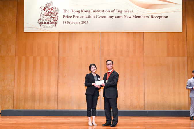 Cindy Aiko Filbert Tanaka (left) was presented the scholarship by Ir. Aaron Bok Kwok-Ming (right), HKIE President for Session 2022/23.