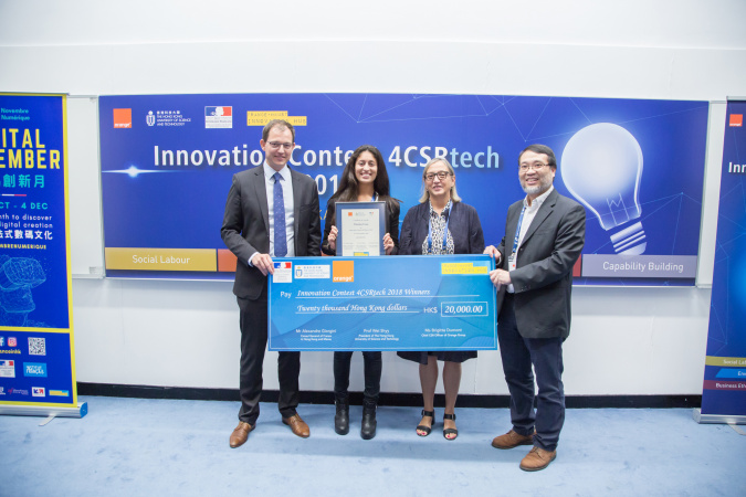 Mr. Frédéric Bretar (first left), Co-Director of France-HKUST Innovation Hub and representative of Consulate General of France in Hong Kong and Macau, presents an award to the winning team “HKUST”, accompanied by Ms. Brigitte Dumont (second right), Chief CSR Officer of Orange Group, and Prof. Chow King-Lau, Acting Dean of Students of HKUST. 
