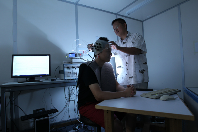 Prof. So setting up a near infra-red spectroscopy system to measure brain responses.