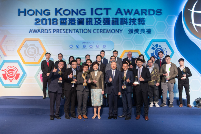 HKSAR Chief Executive Mrs Carrie Lam (front row, center), Lydia (front row, third left) as well as judges and other awardees at the ceremony.