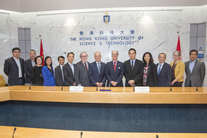  (From the 7th from left to the 2nd from right) Mr David Palmer, Vice President, Advancement, U of T; Prof Meric Gertler, President of U of T; Prof Tony F Chan, President of HKUST; Prof Christopher Yip, Associate Vice-President of International Partnerships, U of T; Dr Sabrina Lin, Vice-President for Institutional Advancement, HKUST; Prof Tim Cheng, Dean of Engineering, HKUST; and Ms Gwen Burrows, Executive Director, International, Office of the Vice-President International, U of T