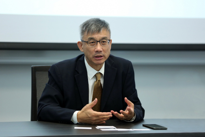 王煜教授講述機器人行業的前景。
