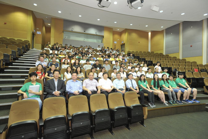 Group photo of all participants, school teachers, judges and student helpers of the competition. 