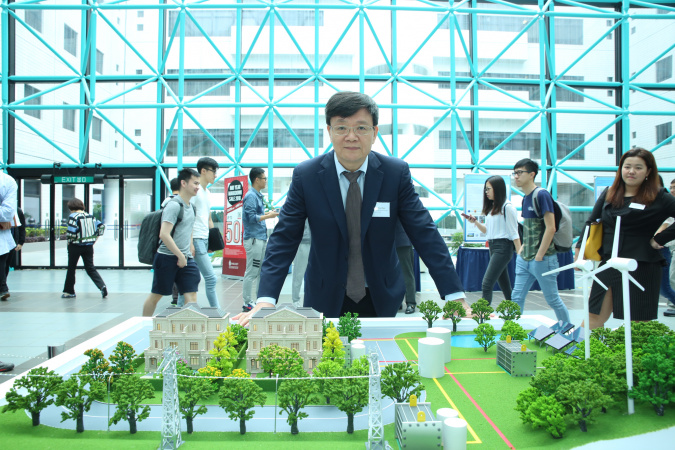 赵天寿教授展示电燃料如何产生电力、储存电力和再造电力。