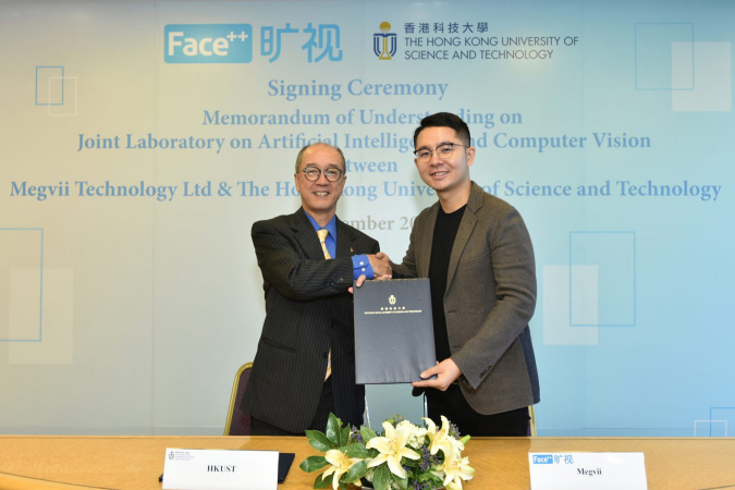 HKUST President Prof Tony F Chan (left) and Megvii Co-founder and CEO Mr Qi Yin sign a MOU on establishing a joint laboratory.