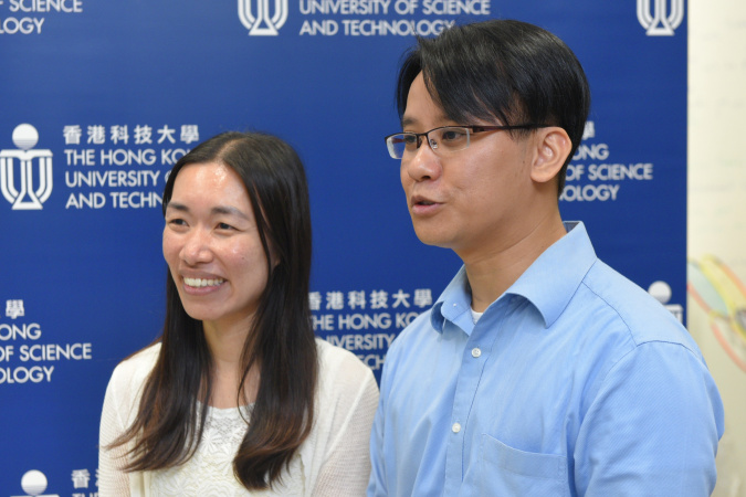 香港耀能協會羅怡基紀念學校鄭文輝老師（右）及張靜茵老師（左）認為：「同學除了於比賽中學會組裝機械，亦能做到彼此共融，發揮所長，透過分工合作，解決困難。」
