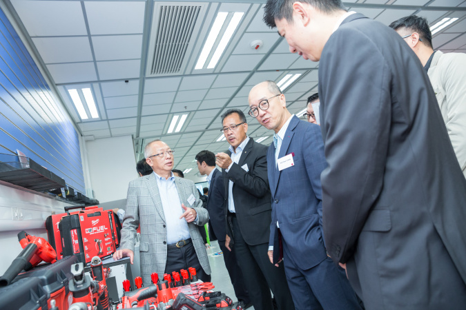 Prof Chung (first left) and Prof Chan (second right) visit the Undergraduate Student-initiated Experiential Learning (USEL) Laboratory among other guests. 