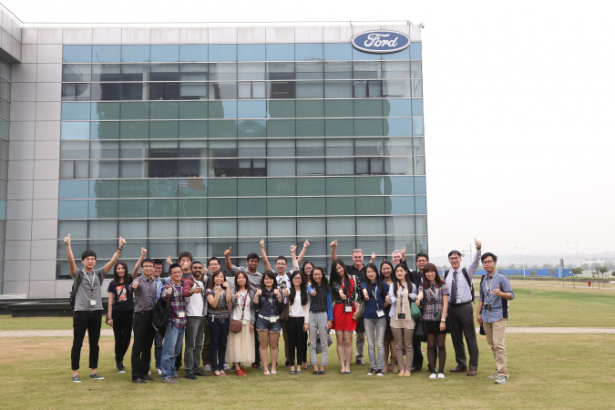 Mr. DJ Simpson, sales director, Asia Pacific Emerging Markets and the students from HKUST’s School of Engineering visited Ford’s Research & Engineering Center in Nanjing. 