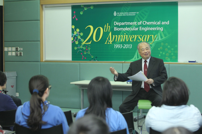 Sir CK Chow talks with CBME students and faculty about his career path “From a Chemical Engineer to Chairman of Hong Kong Exchanges and Clearing” on the 12th of April 2013.