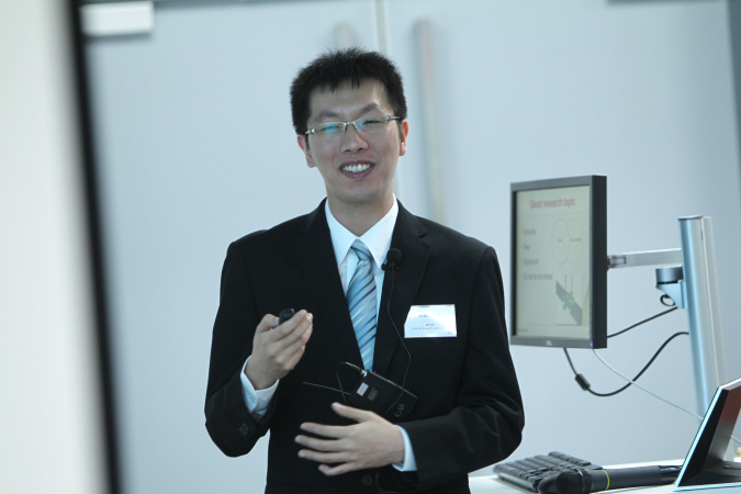 Dr Qixing Wu held an Experience Sharing entitled “Be a Successful and Happy Researcher”. Dr Wu shared his keys to conduct good research, alleviate stress as well as keeping a good relationship with his supervisor. 